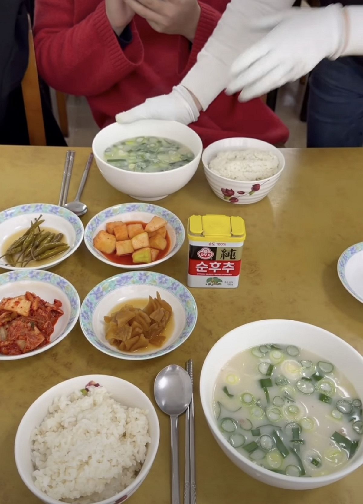 “첫 손님은 남자만, 여자는 머리 묶고 들어와”... 제주 유명 맛집 ‘성차별 의혹’ 확산