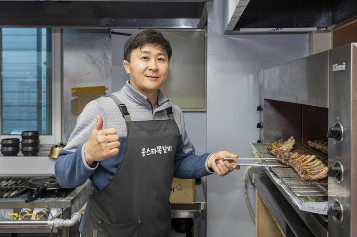 “배워둔 CPR 덕분”... 칠곡 식당 업주, 의식 잃고 쓰러진 여직원 생명 구했다