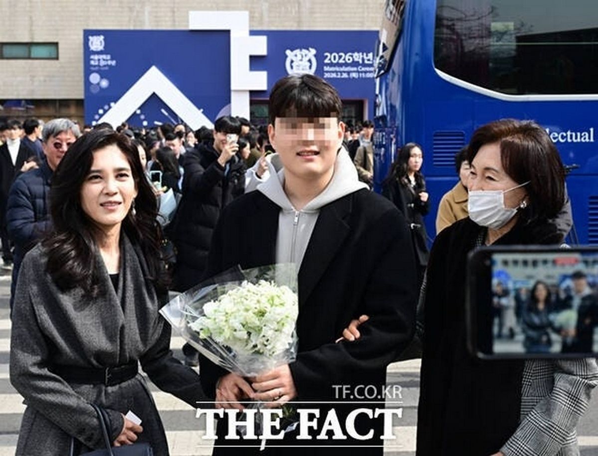 대치동 뒷바라지 결실 본 날... 이부진 사장, 아들 서울대 입학식서 ‘세상 다 가진 미소’