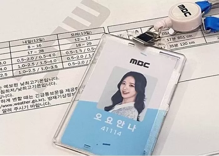 故 오요안나 기상캐스터의 사원증 / Instagram 'ohyoanna'