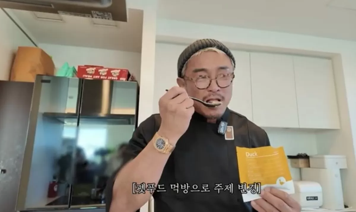 펫푸드 먹방? 추성훈, 반려견 간식 맛보며 맛있어 웃음 ('추성훈')