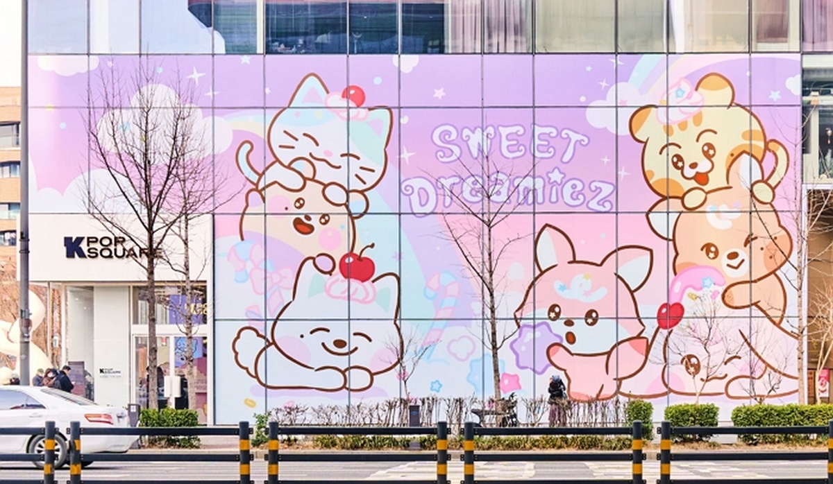 [사진자료1] 케이팝스퀘어 홍대점에서 열리는 ‘SWEET Dreamiez POP-UP’ 외부 전경.jpg