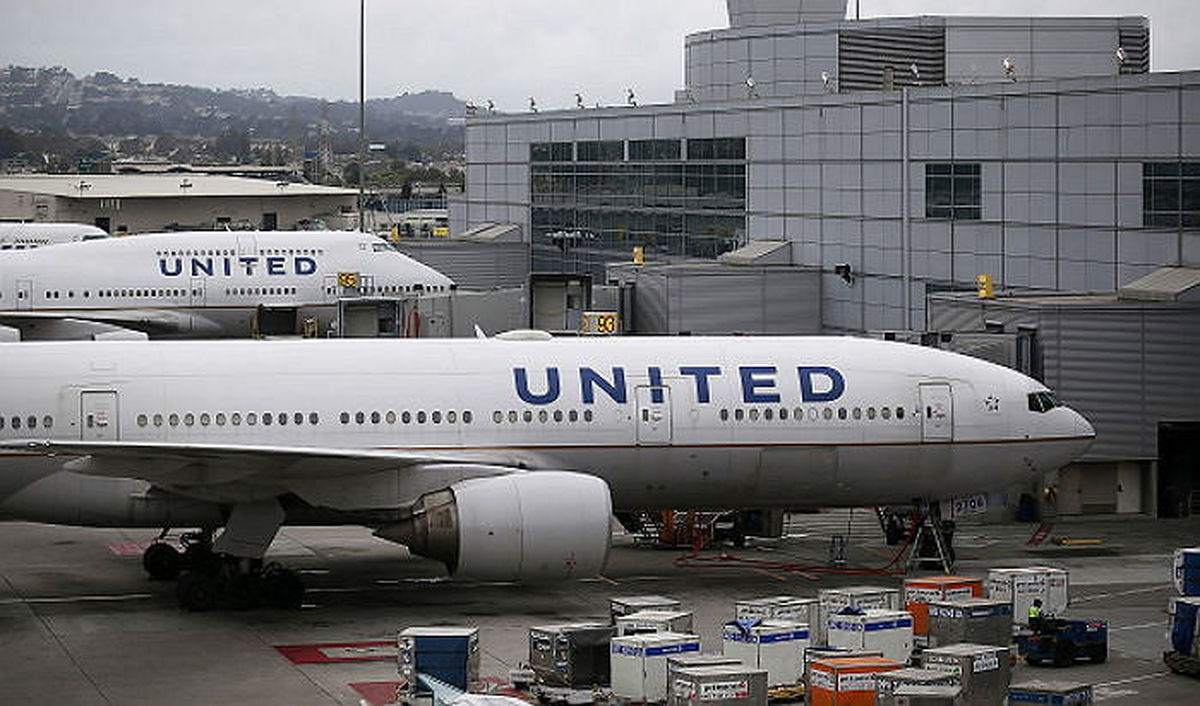 “옆자리 영상 소리 시끄러워”... 유나이티드 항공 ‘헤드폰 의무화’ 도입