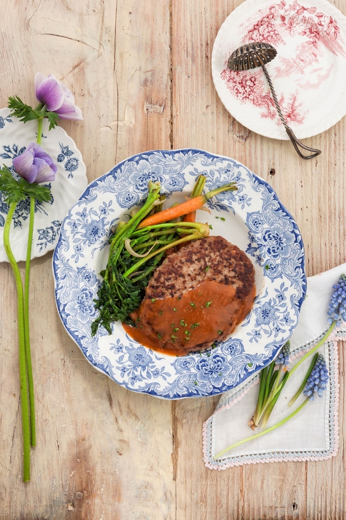 첨부 이미지2_한우 두릅 스테이크(출처=한우자조금).jpg