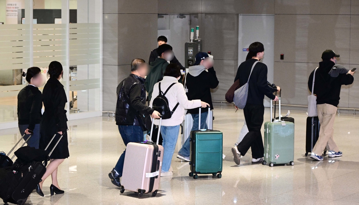 '이란 공습' 후 발 묶였던 국민들, 두바이-인천 첫 직항 타고 한국 왔다... 372명 귀국