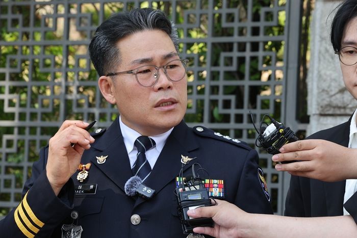 ‘마약밀수 무혐의’ 인천공항세관 직원들, 의혹 제기한 백해룡 고소