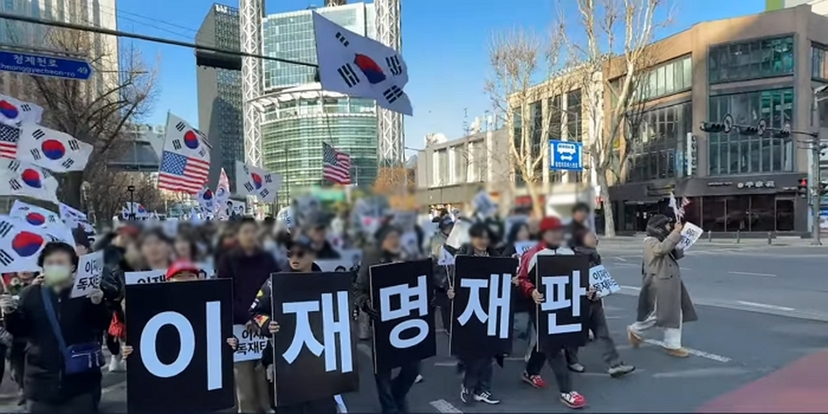 🔴자유대학 LIVE _ WHO'S NEXT in 광화문 1-31-22 screenshot (2).jpg