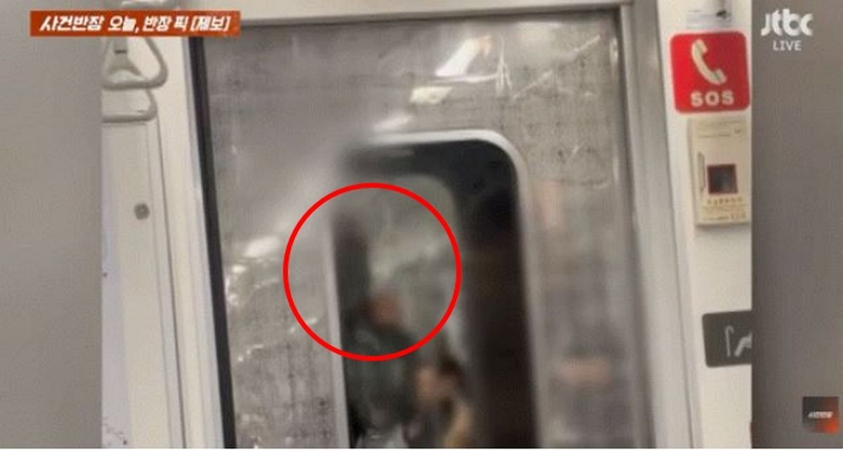 “잠깐을 못 참고”... 지하철 연결 통로서 전자담배 ‘뻑뻑’ 피운 남성