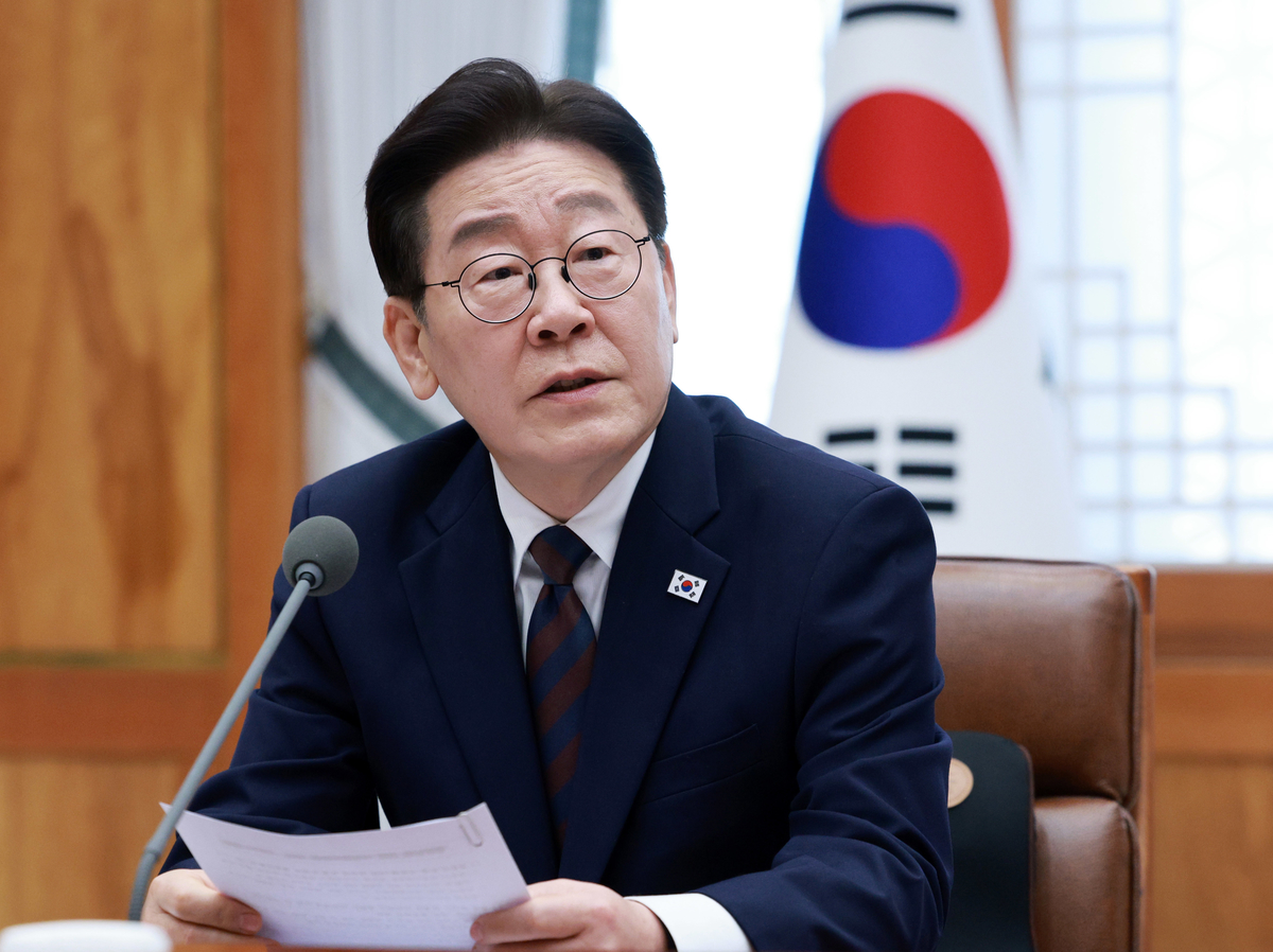 origin_비상경제점검회의주재하는이재명대통령 (1).jpg