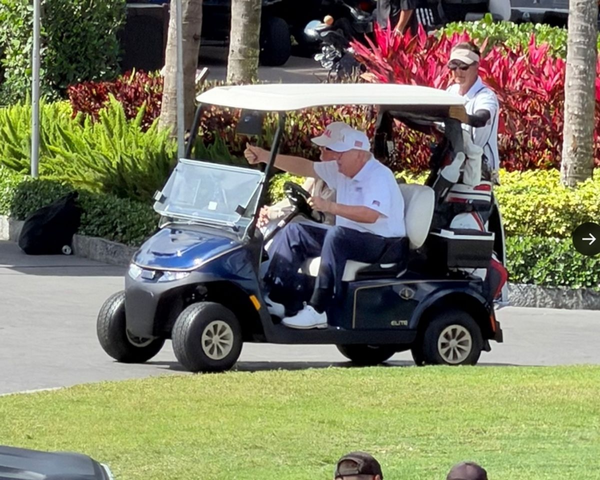 이란 전쟁으로 미군 전사자 늘고 있는데... 트럼프, 주말 ‘골프’ 즐겨