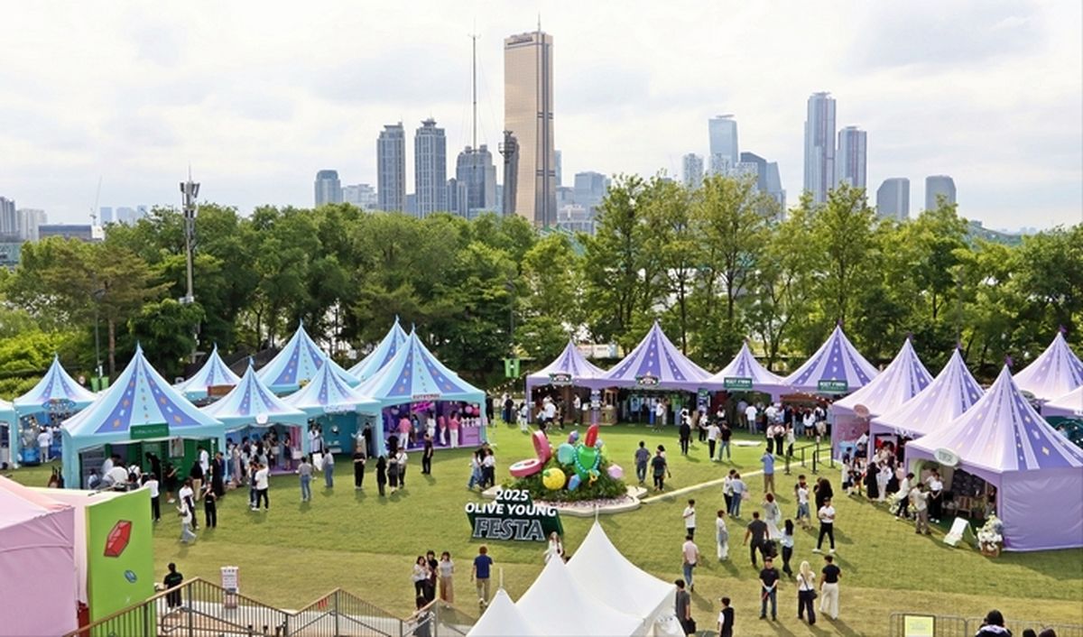 국내 최초 뷰티 페스타 'CJ올리브영 페스타', 이제 해외서 '월드투어'까지