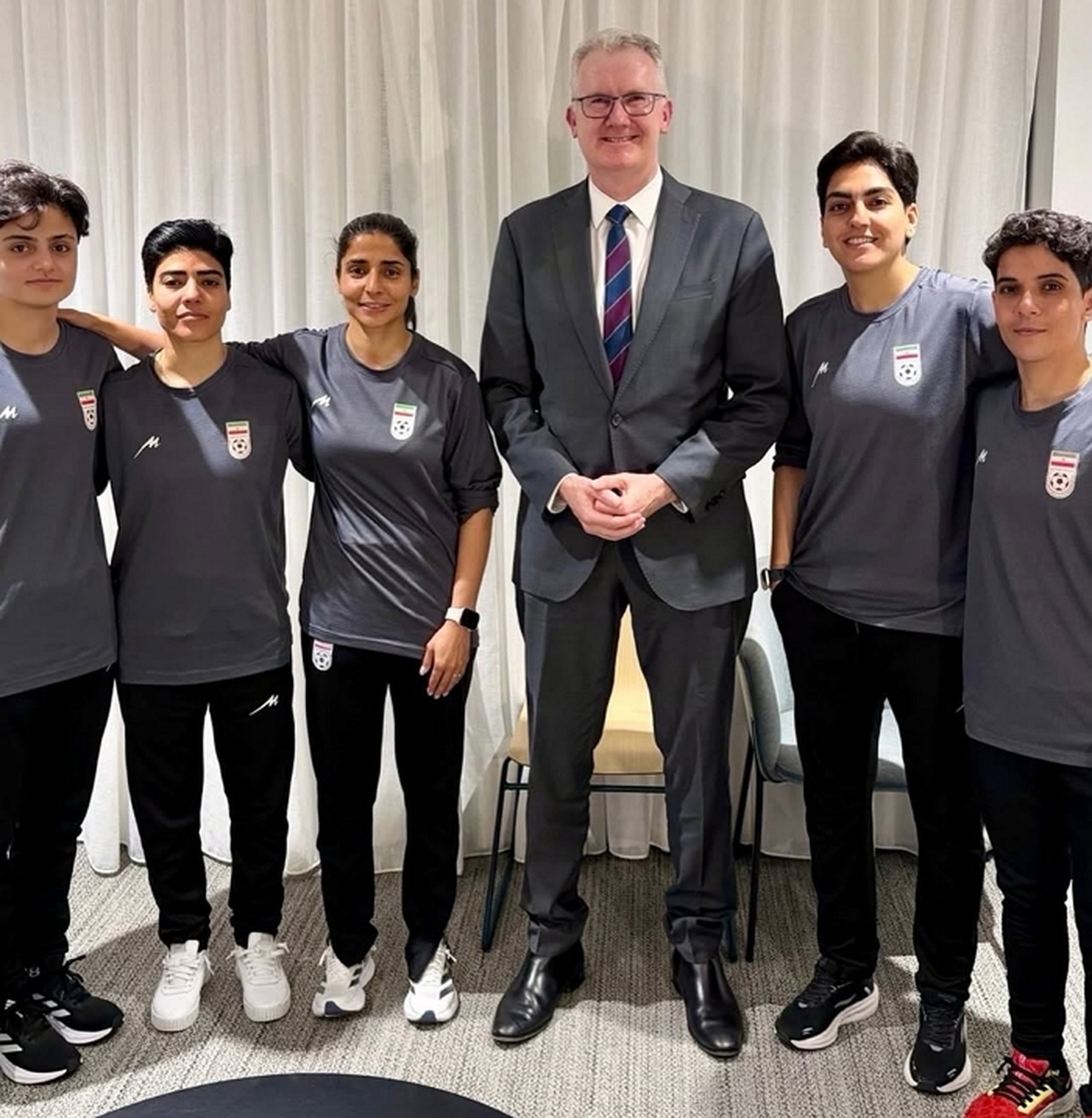 ‘국가 제창 거부’ 이란 여자축구 대표 선수 5명, 신변 위협에 결국 ‘호주 망명’ 택했다