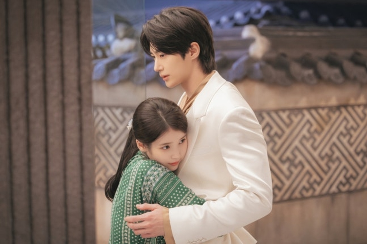 왕립학교 선후배에서 결혼까지... 21세기 대군부인, 아이유X변우석 설렘 모먼트 공개