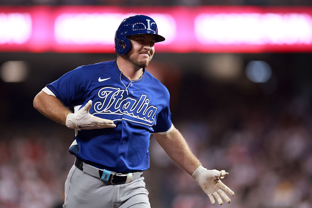  2026년 3월 10일: 이탈리아의 카일 틸(등번호 3번)이 2026 월드 베이스볼 클래식 미국전 2회말 홈런 후 기뻐하고 있다. 경기는 휴스턴 다이킨 파크에서 열렸다. / GettyimagesKorea