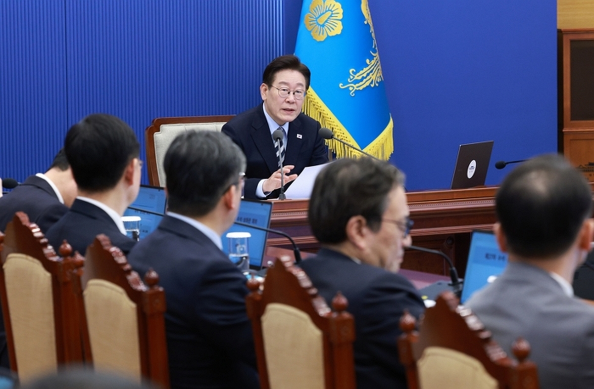 origin_수석보좌관회의발언하는이재명대통령 (1).jpg