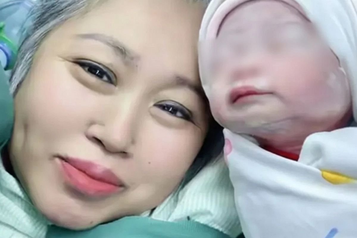 외동아들 잃자 시험관으로 딸 출산한 60대 여성... “경의” vs “이기적”