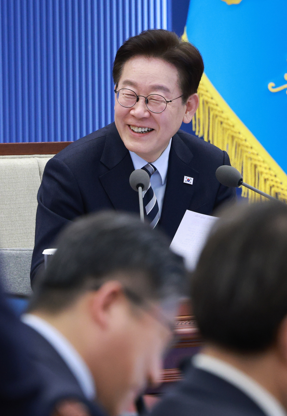 origin_미소짓는이재명대통령 (2).jpg