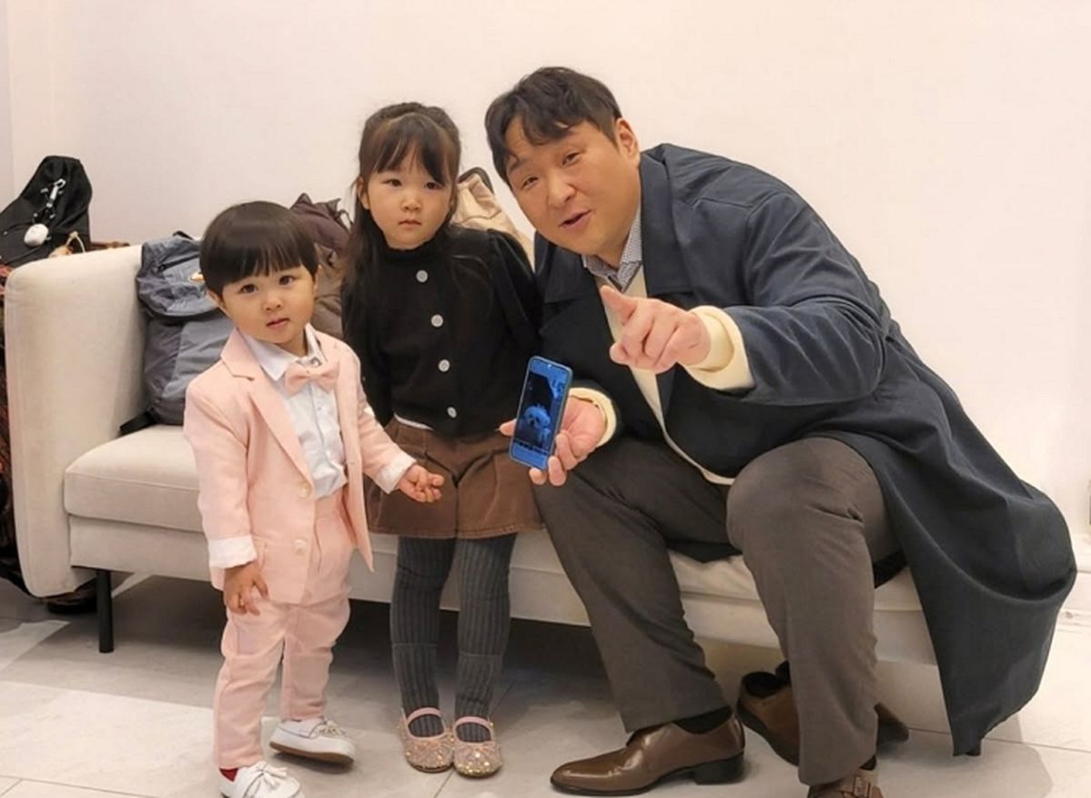 구성환, 아역들에 보여준 휴대폰서 ‘꽃분이’ 모습 포착... 세상 떠난 지 한달 만