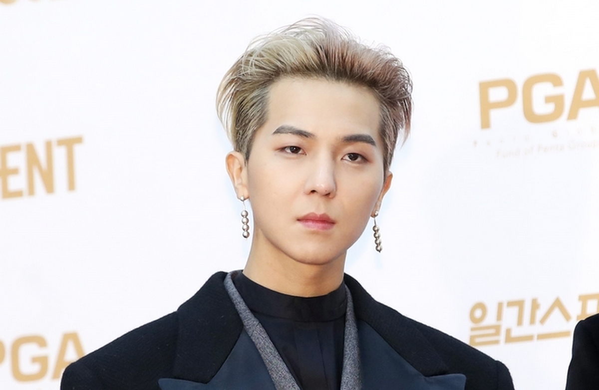 첫 재판 미룬 '부실복무 의혹' 송민호, '이곳'에서 포착돼 눈길