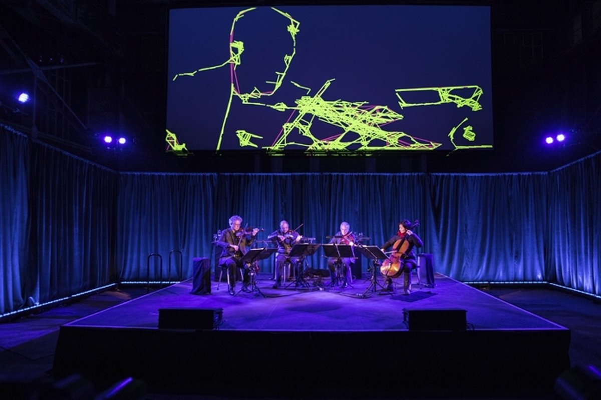 [사진3] 트레버 페글렌 작가의 영상과 퍼포먼스 작품 '사이트 머신(Sight Machine,2017)' ©Trevor Paglen.jpg