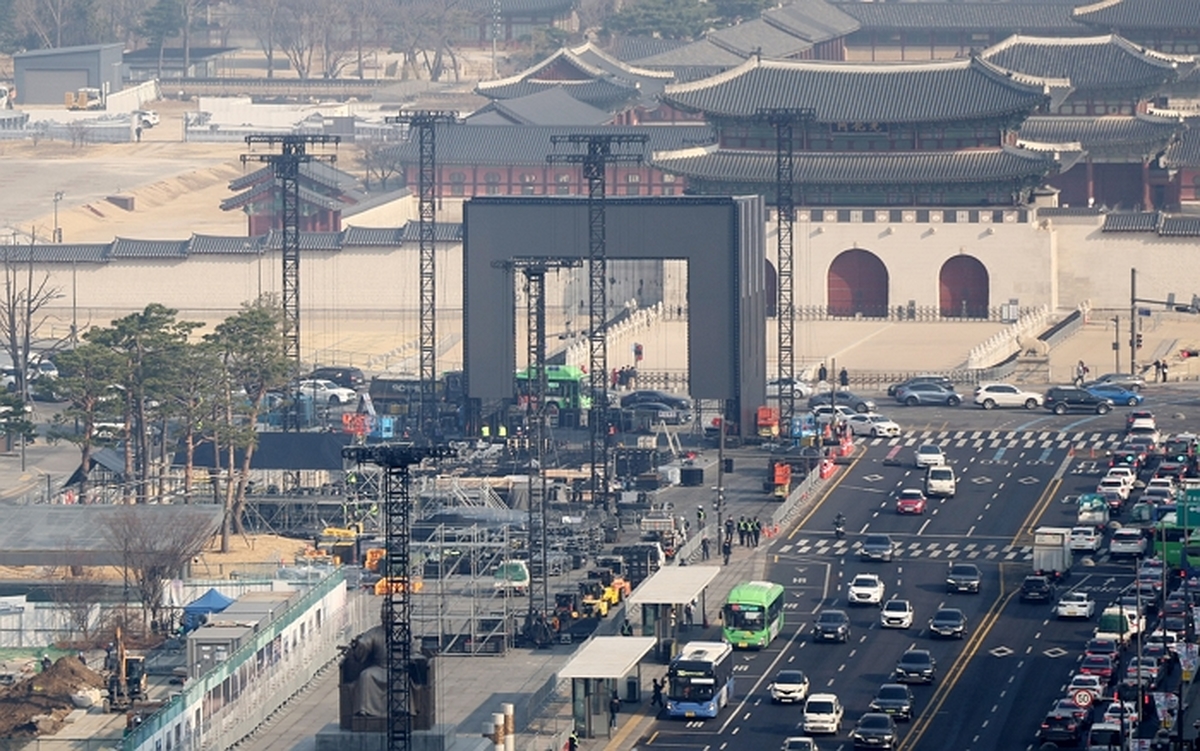 origin_광화문BTS컴백공연준비한창 (1).jpg