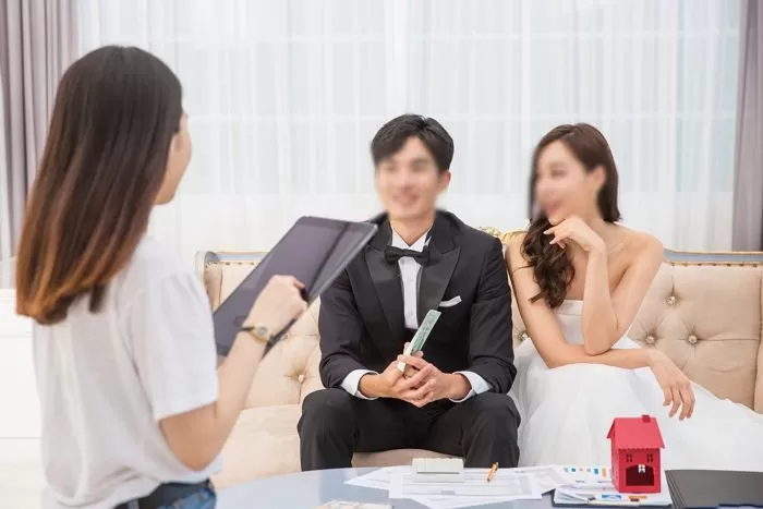 “간식비에 사진 추가금까지”...결혼 패키지 이용자, 243만 원 더 쓰고 ‘울상’