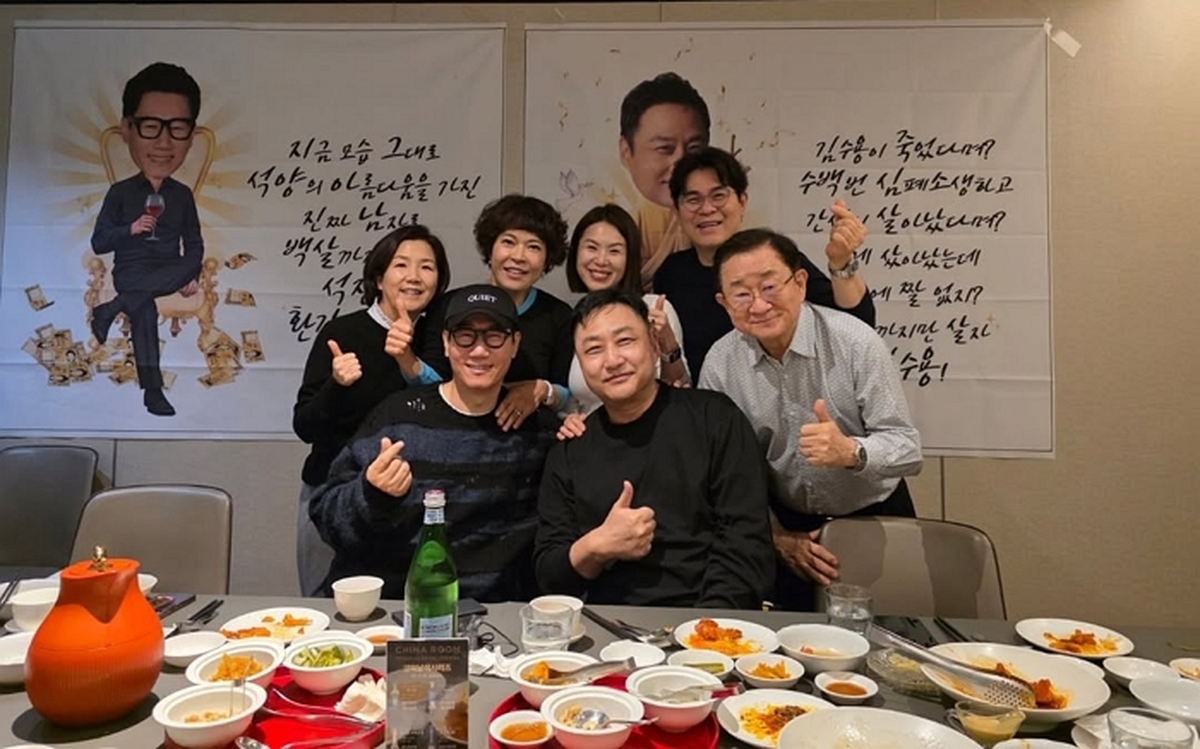 석진오빠,수용오빠~~환갑을 진심으로 축하해~♡내동기 지석진,데뷔때부터 늘 개그를 같이 짰던 김수용 ㅎ너무 든든하고 따뜻한 오빠들~~♡언제나 우리곁에 건강하게 있어줘요!!용만.jpg