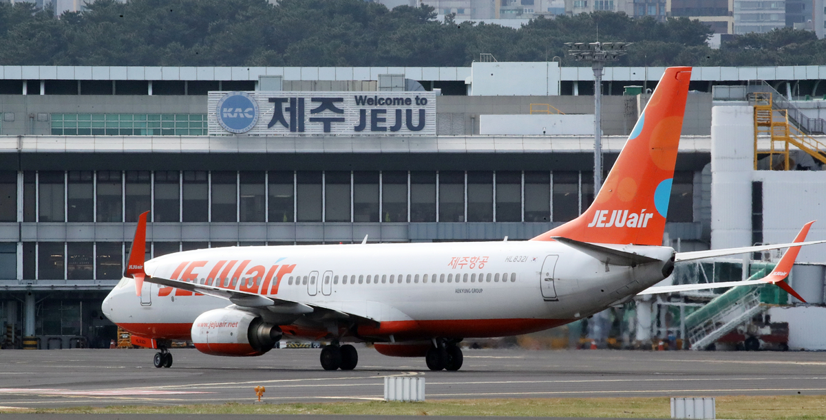 origin_제주도착한제주항공여객기.jpg
