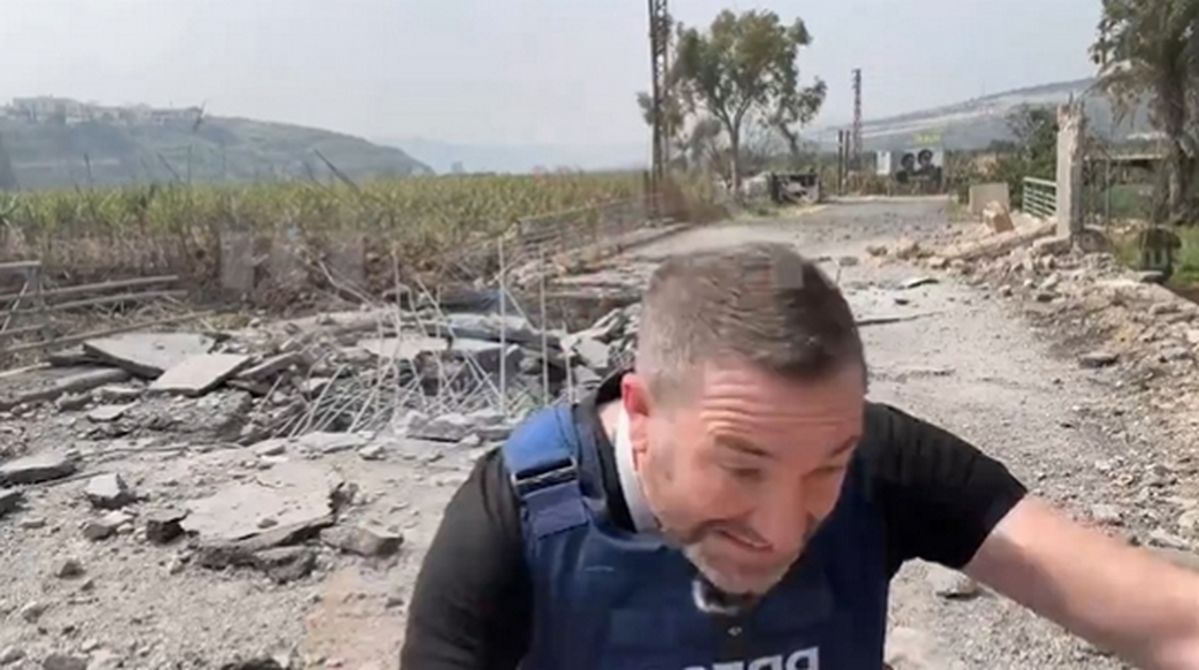 생중계 중인 기자 뒤로 이스라엘 미사일 ‘쾅’... 러시아 기자, 간발의 차로 살았다 (영상)