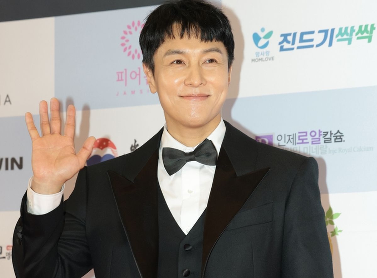 신화 김동완, 전 매니저 ‘인성 폭로글’ 논란... “사실무근, 민형사상 조치 취할 것”