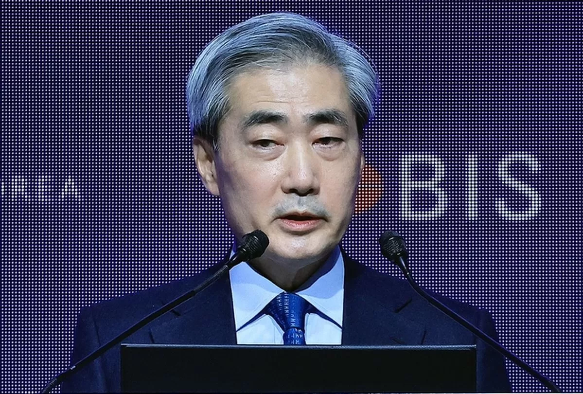 2024년 12월17일 신현송 국제결제은행(BIS) 조사국장 겸 경제자문이 한국은행에서 열린 'AI, 금융, 중앙은행 : 기회, 도전과제, 그리고 정책 대응'을 주제로 열린 국제 콘퍼런스에서 기조연설을 하는 모습.션을 입력해 주세요. / 뉴스1