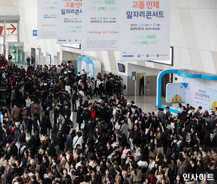 일을 왜 해요?” 6개월 일하고 4개월 동안 실업급여 받는 '실업급여 ...