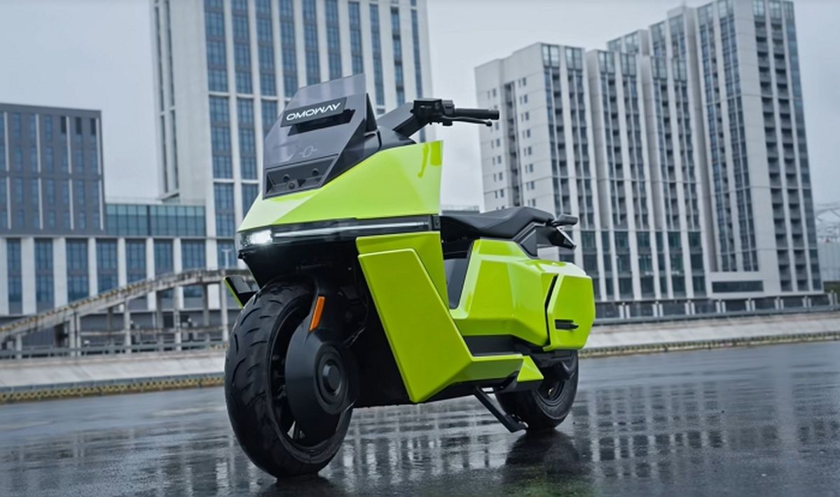 스스로 균형 잡고 주차까지... AI 전기 오토바이 기능 '눈길'