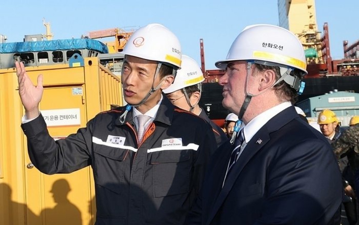 전기 선박'만으로는 부족... 한화 김동관 부회장이 제시한 항만 중심 ...