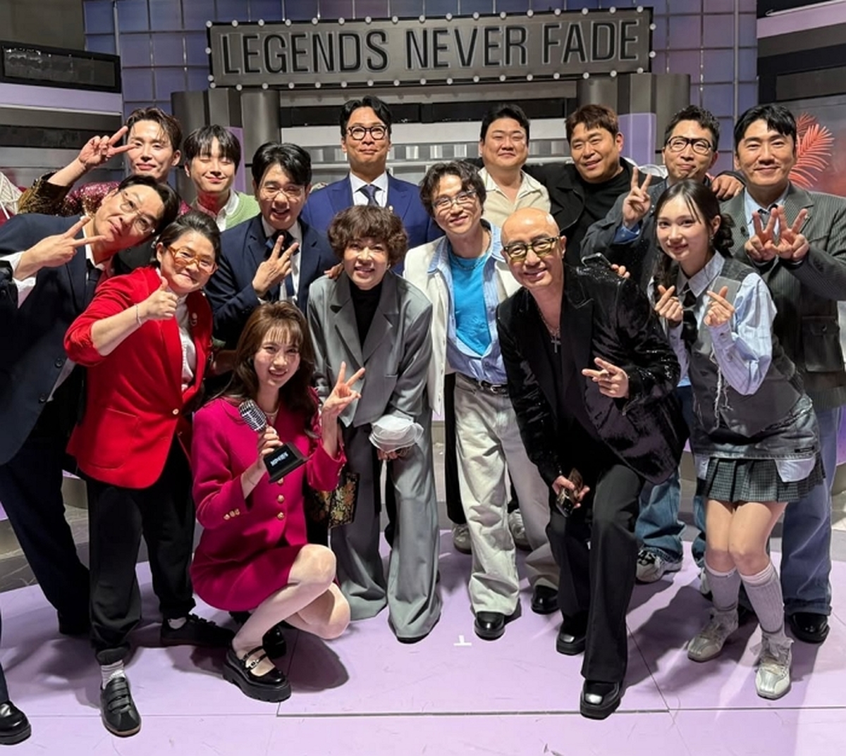 KBS불후의명곡연예계가왕 2부특집휘재야 너무 감동이었다~~함께한 멤버들 다 너무 따뜻했어요다음주도 기대해주세요!!!#불후의명곡 #이휘재컴백 #응원.jpg