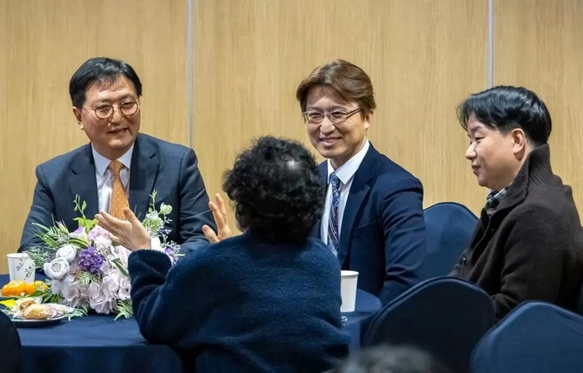 [서울=뉴시스]DL이앤씨는 박상신 대표이사 부회장이 지난 28일 경기 성남 상대원2구역 사업설명회장을 찾아 조합원에게 성공적인 사업 진행을 약속했다고 30일 밝혔다. (사진=...