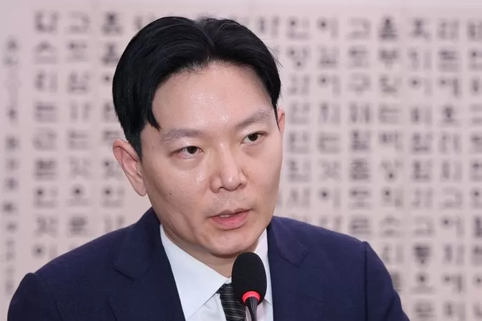 박상용 법무연수원 교수가 22일 서울 여의도 국회에서 열린 법사위 검찰개혁 청문회에서 의원 질의에 답변하고 있다. 2025.9.22 / 뉴스1