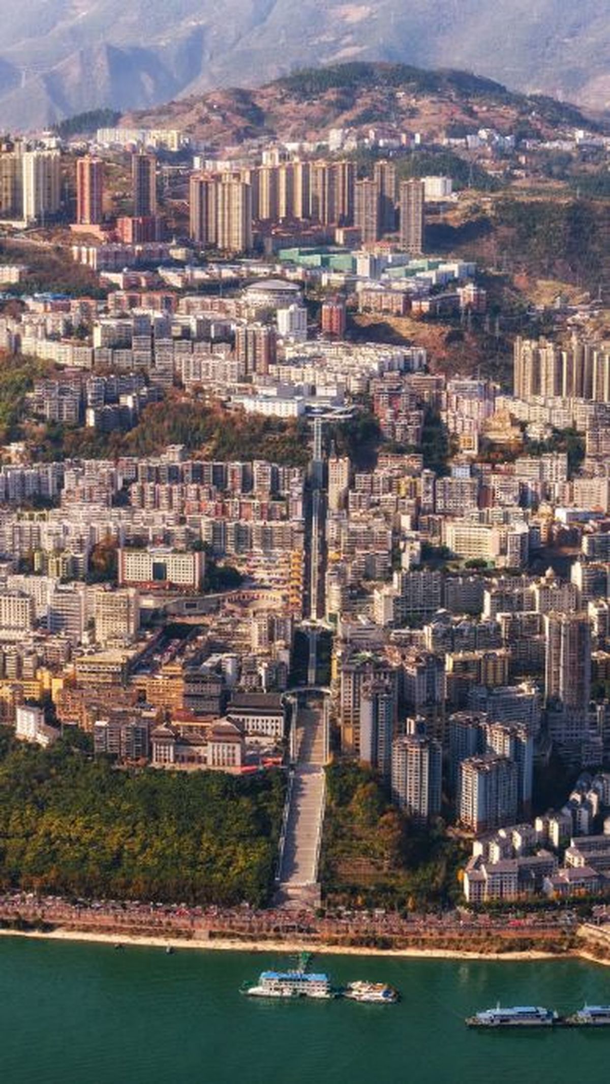 “80층 건물 높이 규모”... 905m 세계 최장 야외 에스컬레이터 등장