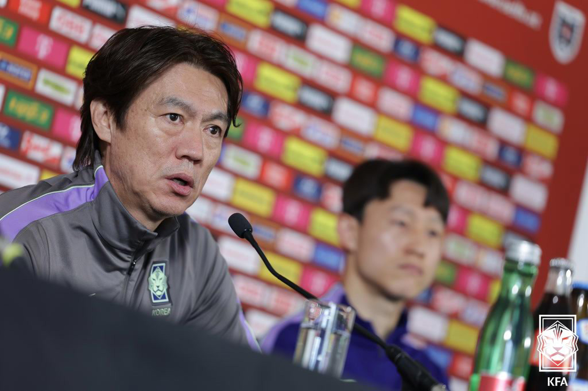 origin_기자회견하는홍명보감독.jpg