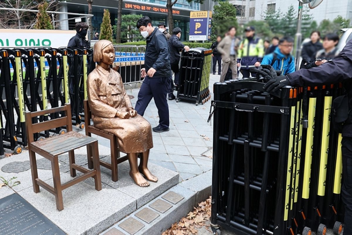 일본대사관 인근 ‘평화의 소녀상’ 펜스 철거... 70개월 만에 장벽 사라진 이유