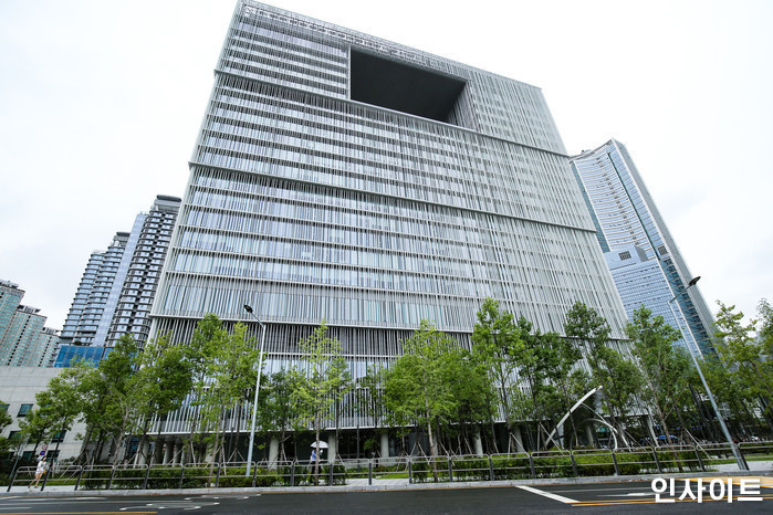 “실적만큼 연봉도 역대급”... 뷰티 업계 최초 평균 연봉 1억 돌파한 ‘이 기업’