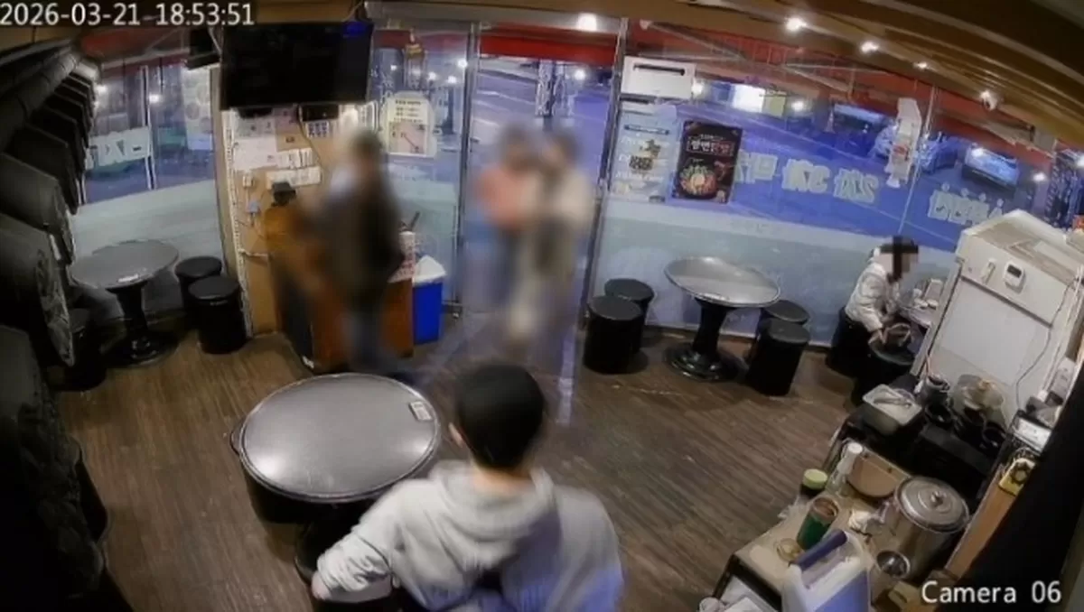 경기도 광주에서 주점을 운영하는 한 자영업자가 ‘먹튀’ 손님들이 가게로 들어오는 모습을 모자이크 처리해 공개했다. 보배드림 캡처