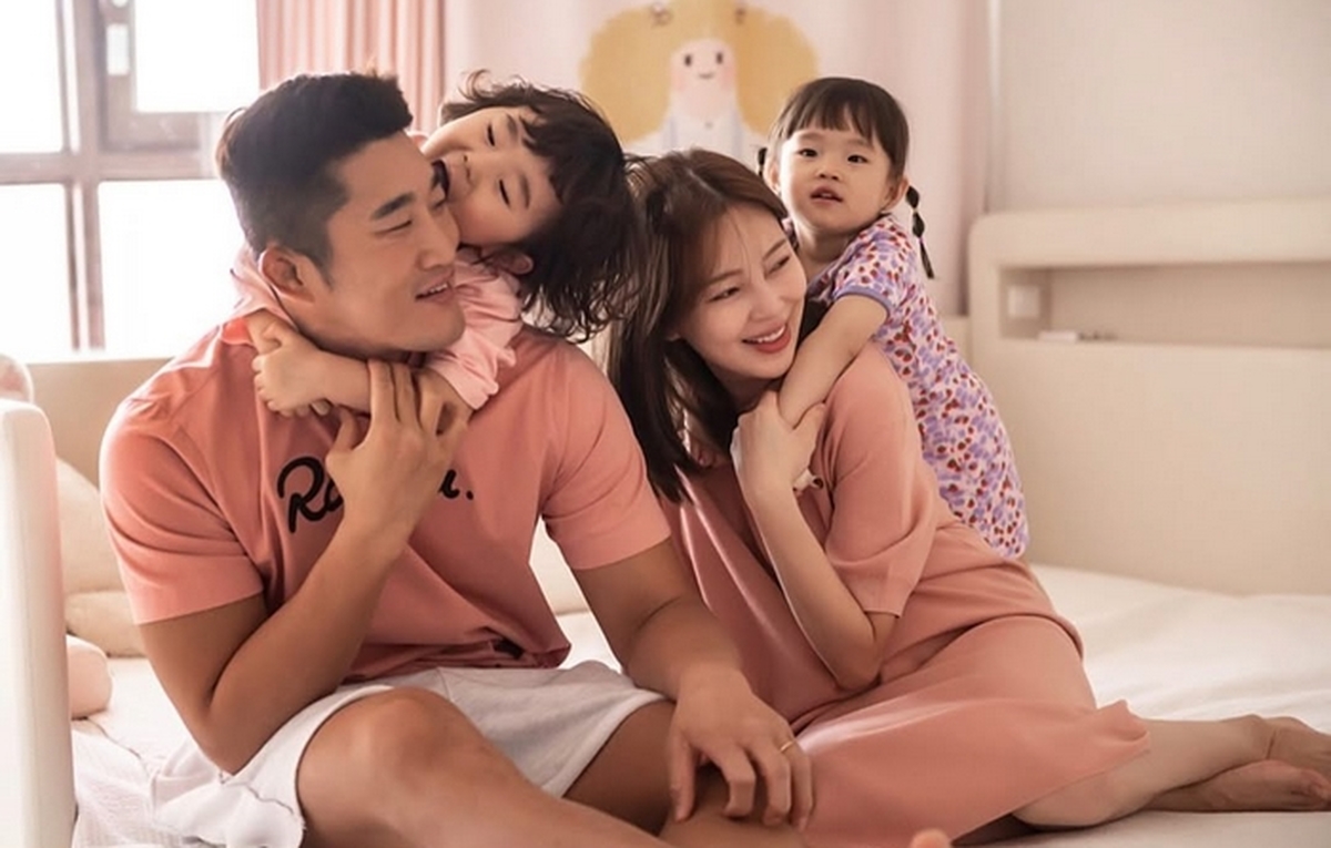 네 아이의 아버지가 되었습니다.🥰👨🏻👩🏻_🦱+👦🏻🧒🏻👧🏻👶🏻어느 순간, 저희 부부 곁으로 또 한 명의 사랑스러운 아이가 찾아와 주었네요.🙏매일 아 (2).jpg