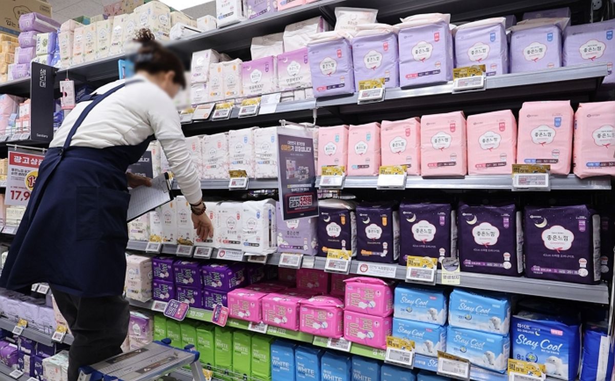 ‘개당 99원’ 생리대 품절 잇따르자... 유통가 할인 지속·품목 확대