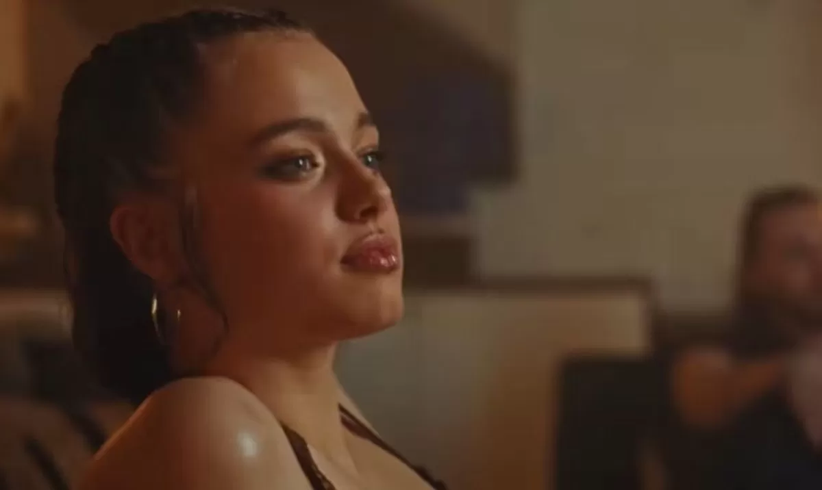 안젤리나 졸리의 딸 샤일로의 모습. 다영 뮤직비디오 티저 영상 캡쳐