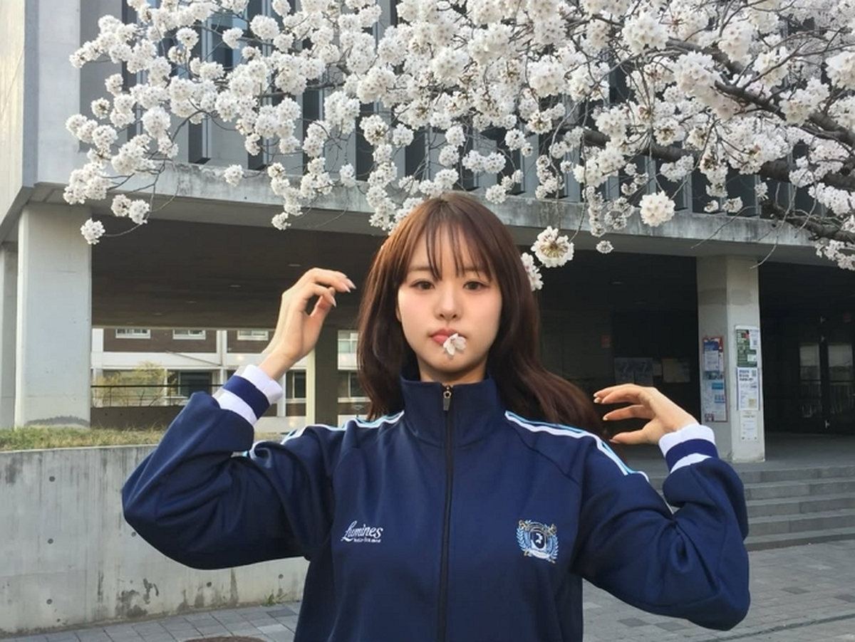 서울대 축제를 기다리며 ⌁⌁⌁⋆[루미네스 LUMINES] 서울대학교 봄 축제 의류 굿즈 입어봤어요🌸이번에 새롭게 만들어진 서울대학교 축제 이름이랑개교 80주년 기념까지 더 (4).jpg