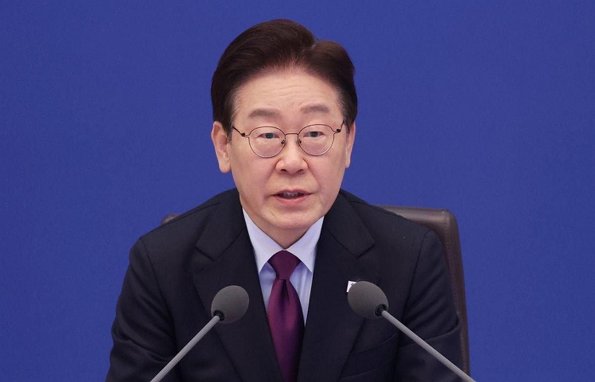 이재명 대통령 지지율 69% '고공행진'... 민주 47%·국힘 18%