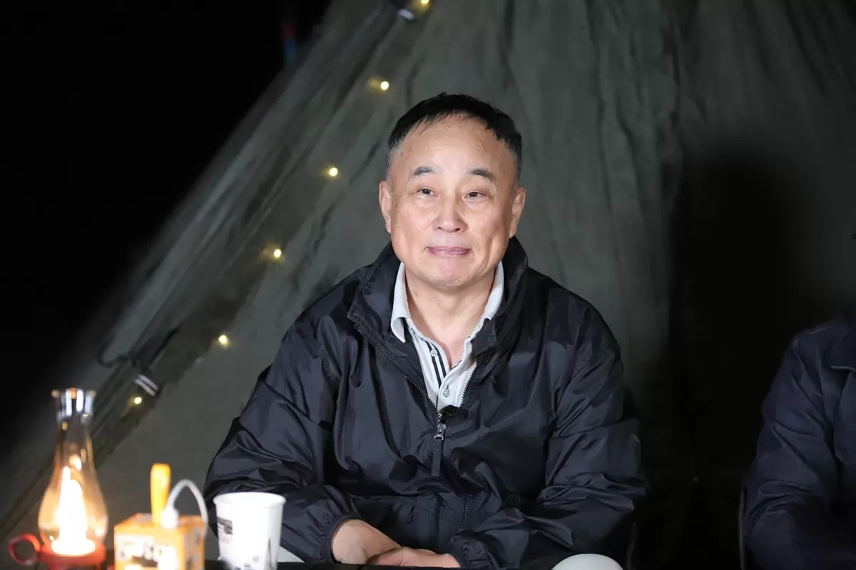 사람 1명 이상, 캠핑하는 사람의 이미지일 수 있음