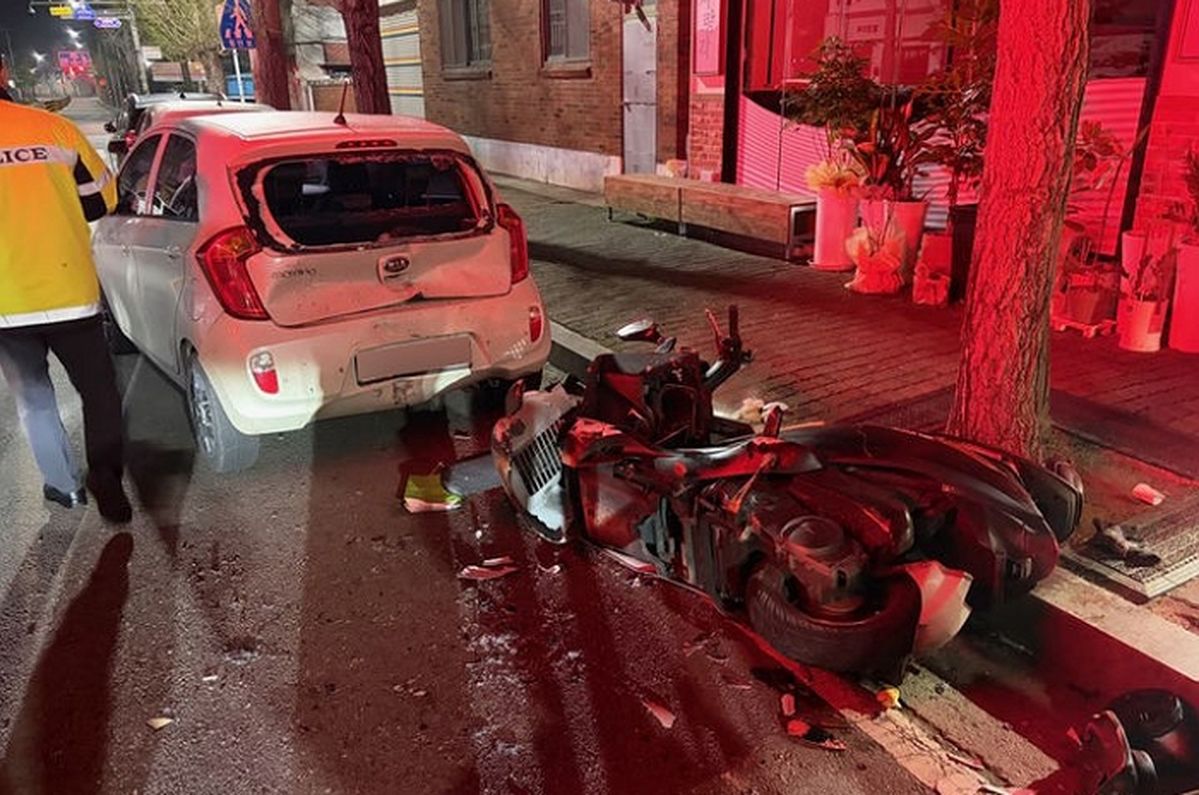 새벽 김제서 10대 3명 탄 오토바이, 음주 상태로 주차 차량 들이받았다