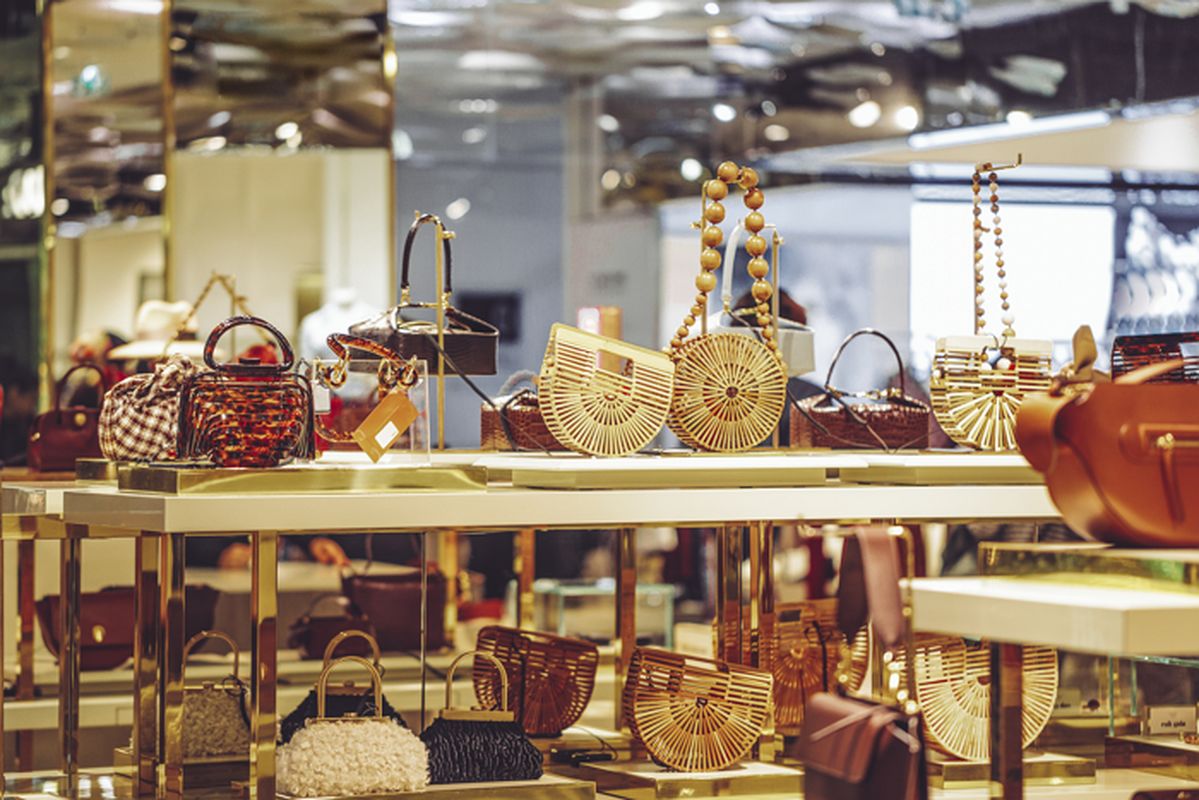 백화점은 명품빼면 시체? 틀렸다... 객단가 올린 신세계百의 전략